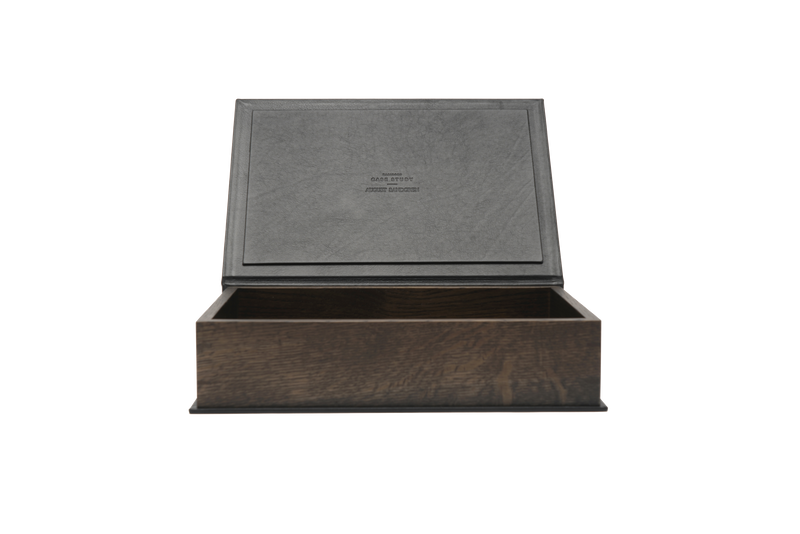 The N-BB01 Bookbox: Oak and leather - Smoked - Large